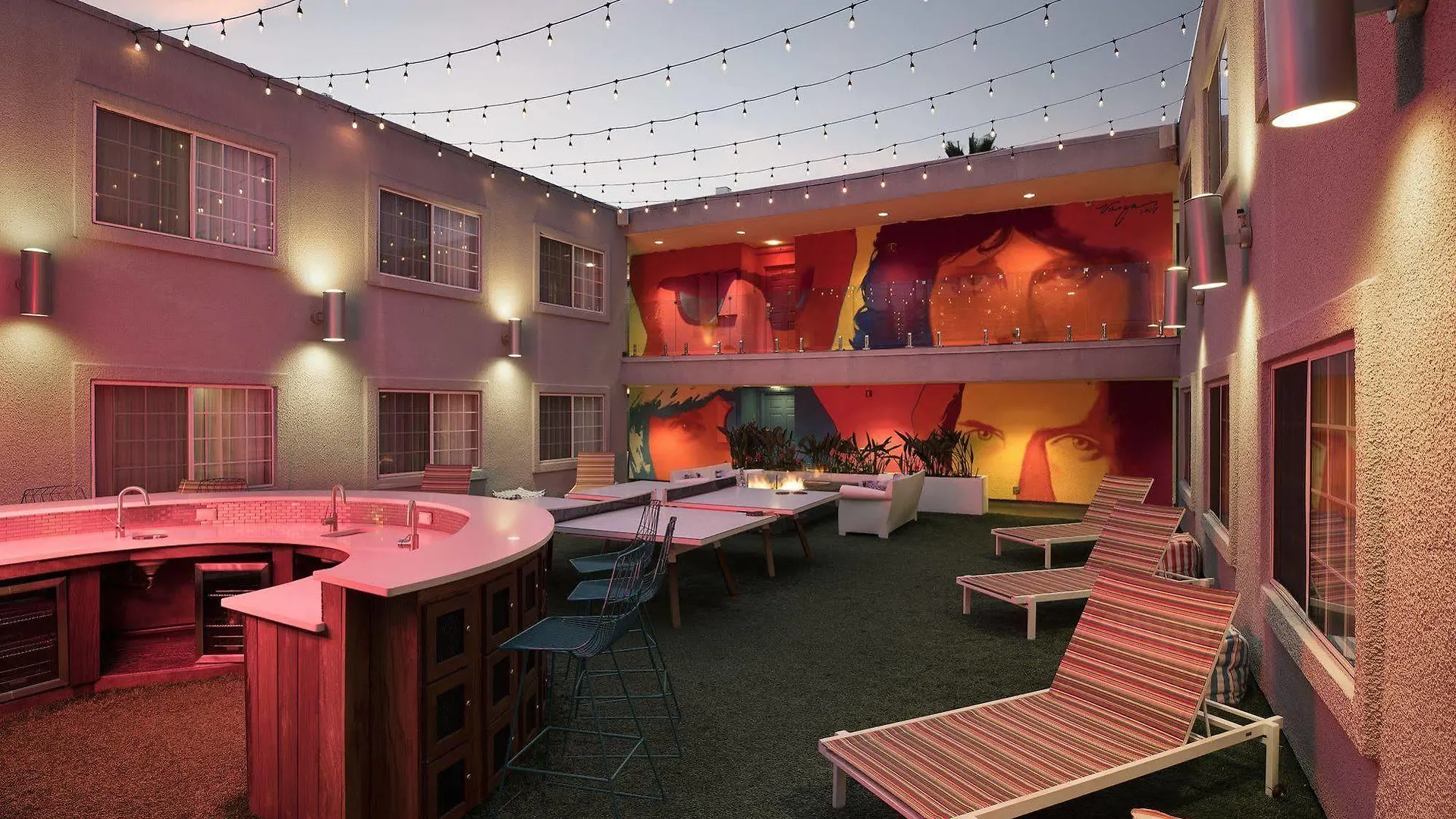 The Kinney - Venice Beach Los Angeles